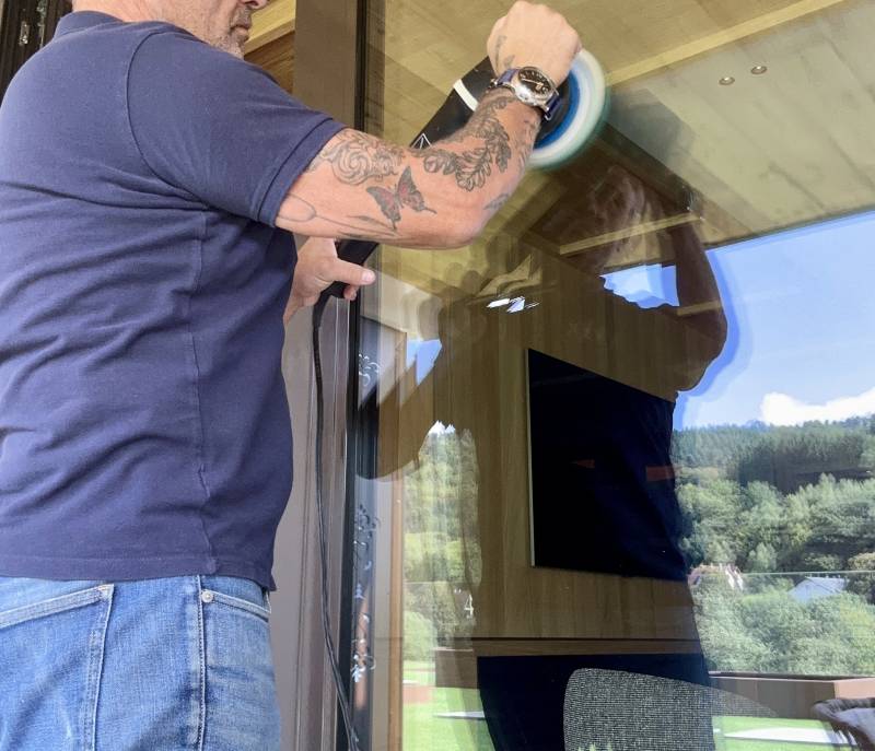 Entretien des vitres d’un restaurant à Strasbourg 