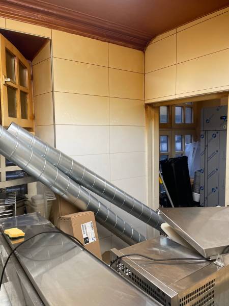 Nettoyage d'une cuisine de restaurant à Strasbourg.