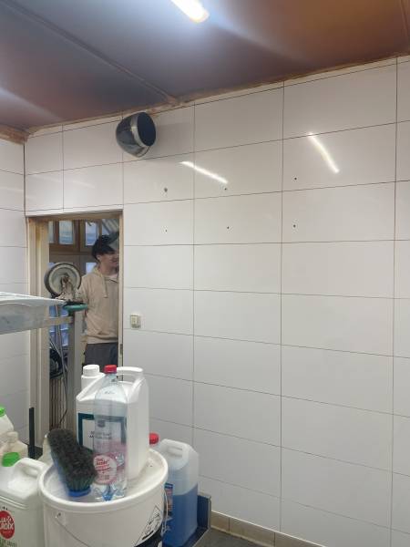 Nettoyage d'une cuisine de restaurant à Strasbourg.