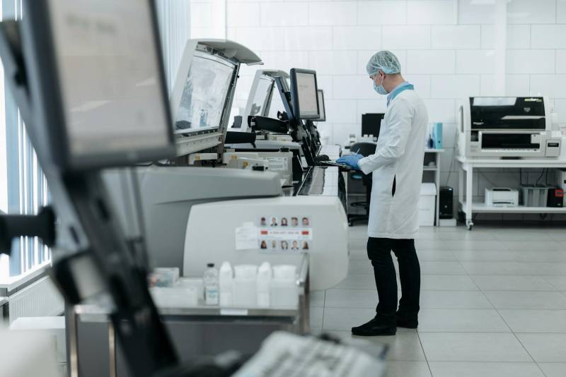Entretien hebdomadaire des laboratoires pharmaceutiques : hygiène et conformité dans le Grand-Est