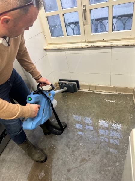 Nettoyage d'une cuisine de restaurant à Strasbourg.