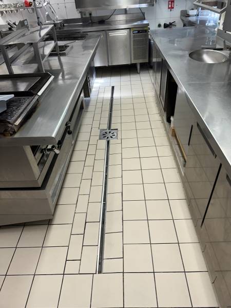 Nettoyage en profondeur du sol d’un restaurant au cœur de Strasbourg