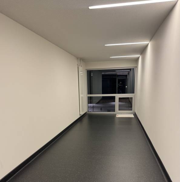 Entretien des parties communes de la Maison Médicale des Deux Rives à Strasbourg : décapage des solsu