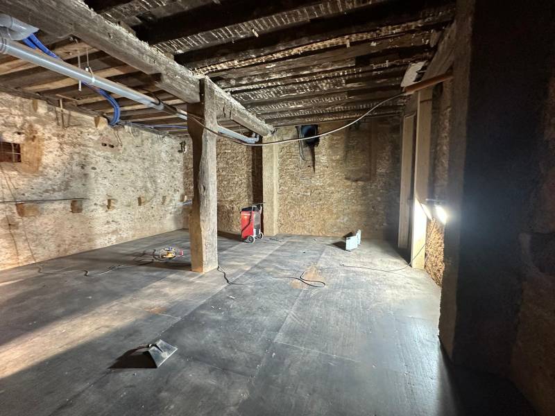Aménagement d’une cave à Colmar : sablage et mise en valeur des pierres en grès des Vosges