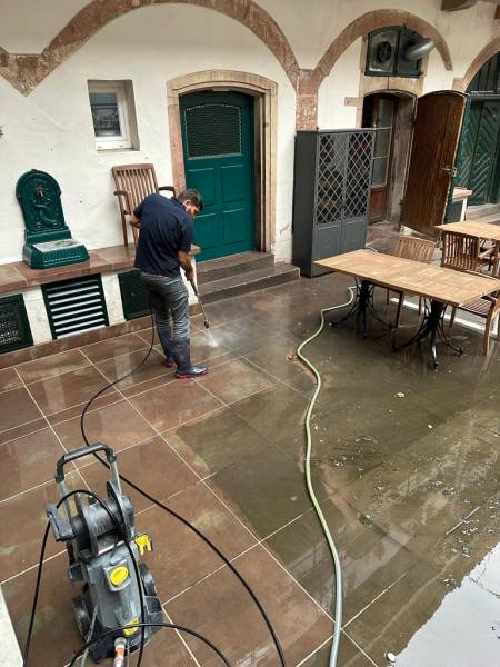 Passage haute pression, nettoyage terrasse restaurant 
