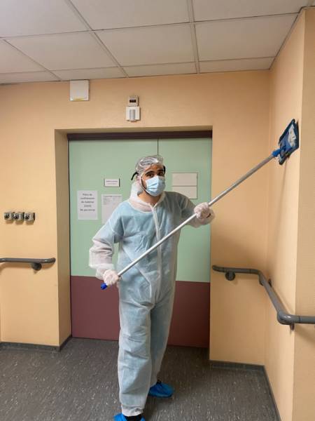 Entreprise de nettoyage désinfectant les hôpitaux pendant le Covid. 