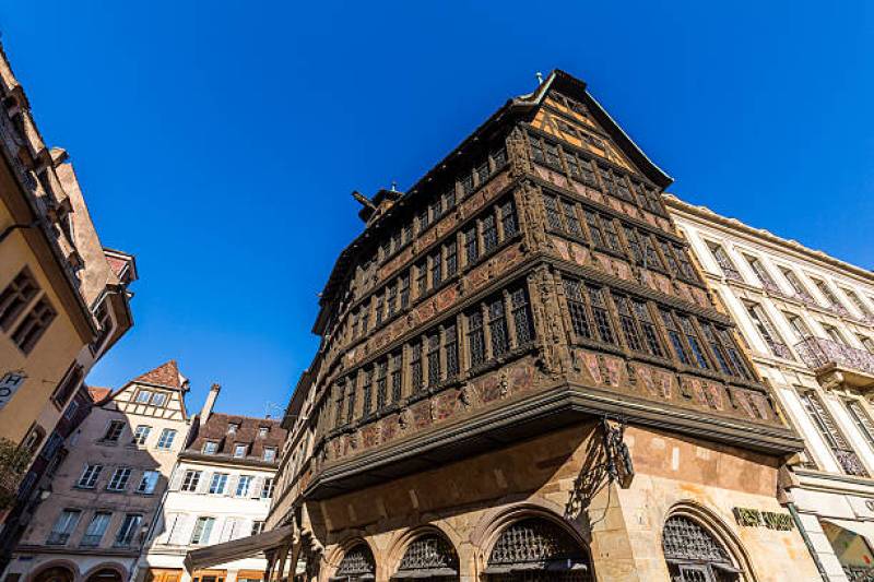 Nettoyage et décrassage de la Maison Kammerzell à Strasbourg.
